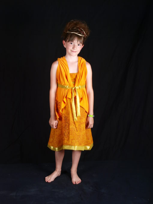 Robe enfant orange avec gilet sans bras impression Atelier du Coin